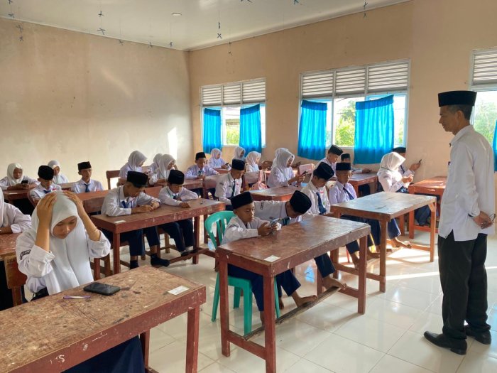 Hari Pertama ASAS Genap di MTsN 3 Tanjung Jabung Barat Berlangsung Lancar dan Kondusif Hari Pertama ASAS Genap di MTsN 3 Tanjung Jabung Barat Berlangsung Lancar dan Kondusif