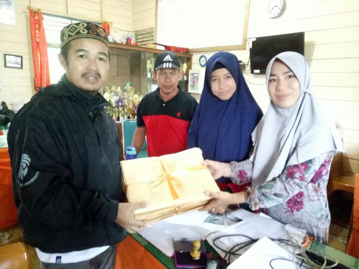 MTsN 3 Tanjab Barat Distribusikan Naskah Ujian Semester Ganjil Kepada KKM