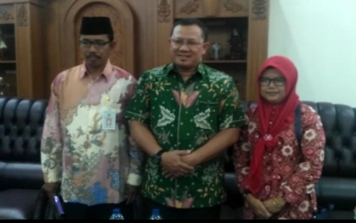 MTsN 3 Tanjab Barat dan MA Al-Khairiyah Teluk Nilau Terima Bantuan Kanwil Kemenag DKI Jakarta