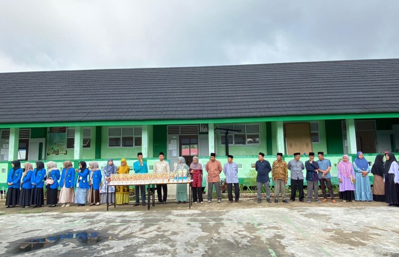 Pengumuman Juara Kelas dan Juara Umum MTsN 3 Tanjab Barat Sesmester I TP 2024/2025
