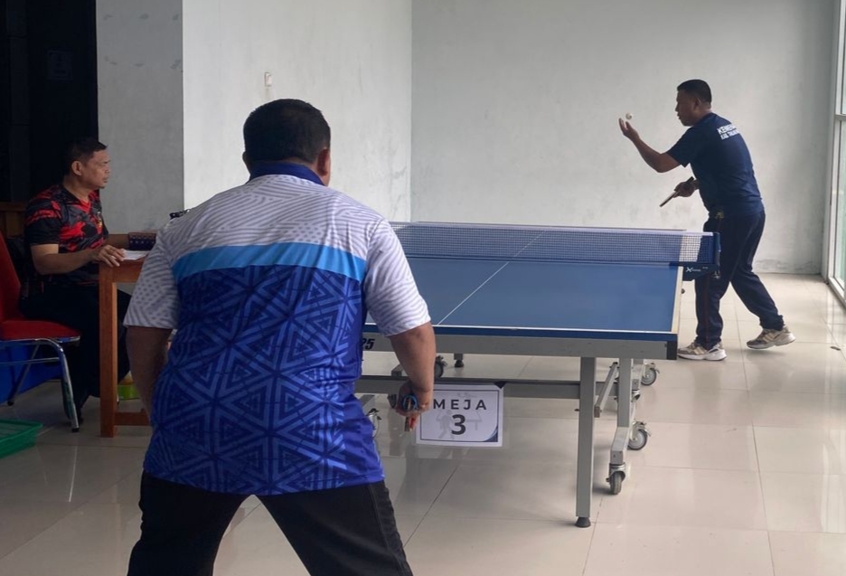 Guru MTsN 3 Tanjab Barat Ikuti Pertandingan Tenis Meja Tingkat Propinsi Jambi