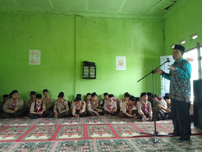 Kegiatan Ekstrakurikuler di Kelas Muhadarah Latih Keberanian Siswa
