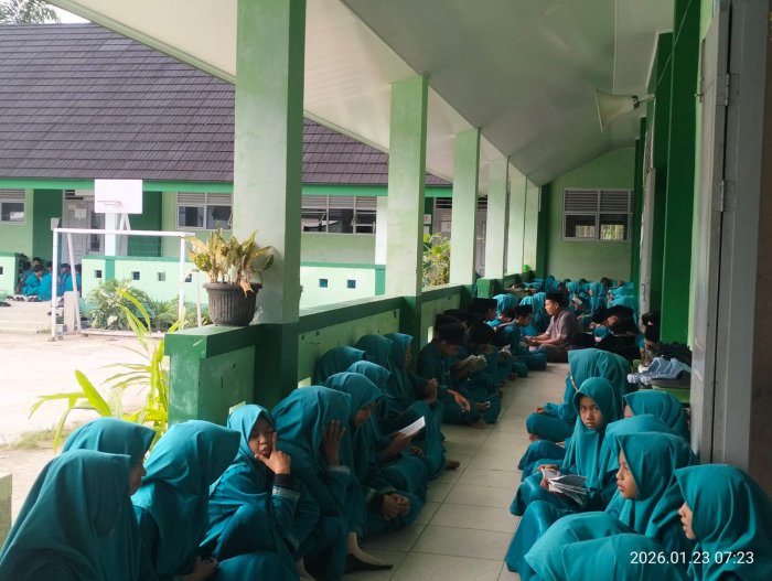 Siswa MTsN 3 Tanjung Jabung Barat Laksanakan Pembiasaan Yasinan Bersama
