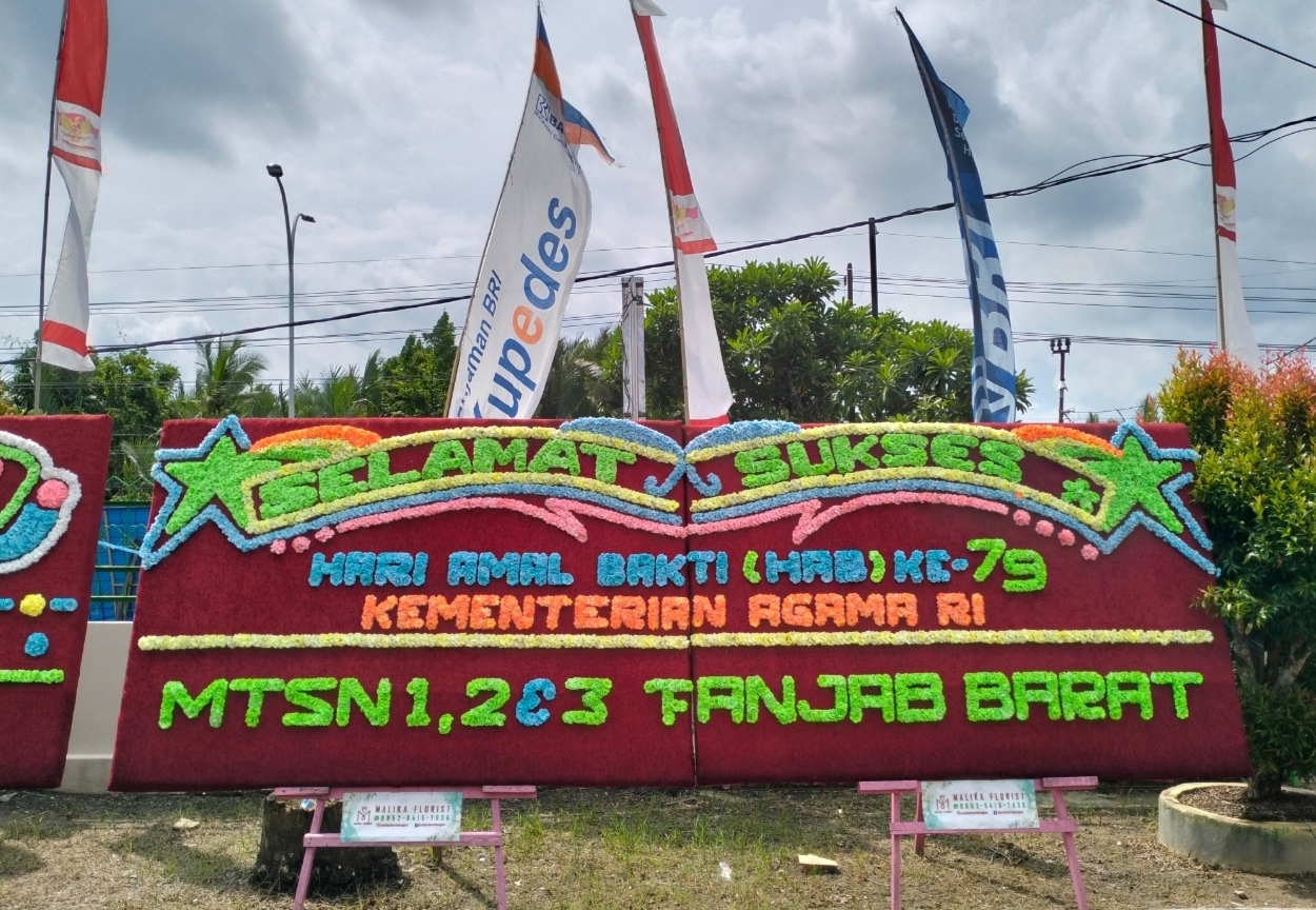 ASN MTsN 3 Tanjab Barat Ikuti Upacara HAB Kemenag RI Ke-79