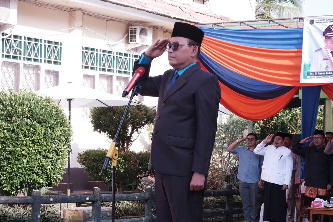Staf Ahli H. Ansori Pimpin Upacara HAB Kemenag RI Ke-79 di Tanjab Barat
